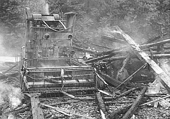 verbrannter Mähdrescher